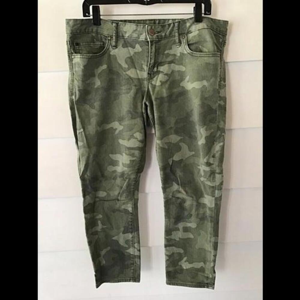Size 32 Gap 1969 Camo Pants #391